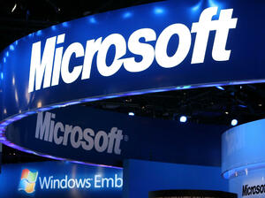 Държавни служители нахлули в офиси на Microsoft в Китай