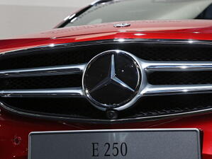 Mercedes-Benz манипулирала цените в Китай