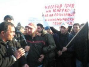 Продължават протестите в Несебър срещу бутането на незаконни постройки