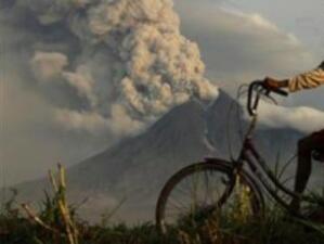 Нараства броят на жертвите от изригналия вулкан "Мерапи"