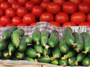 Растат цените на краставиците и доматите