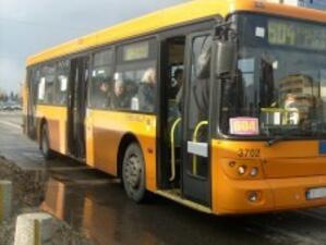 Джип се блъсна в автобус на столичния градски транспорт