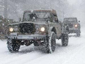 Силни снеговалежи в австрийските планини блокираха транспорта