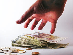 Финансовото министерство дава заден за увеличаването на минималната заплата