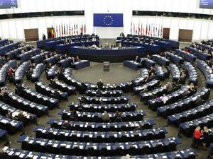Европейския парламент гласува вот на недоверие на Юнкер