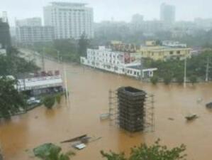 Около 450 хиляди души са евакуирани от Китай след наводненията