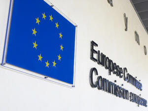 Брюксел настоява България и още 10 страни да приложат правилата за оздравяване на банки