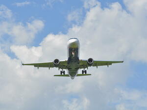 Авиокомпаниите ще плащат по-малко, когато прелитат над България