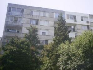 Задържаха жилищни измамници в Бургас