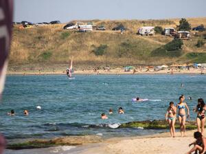 Повече туристи, но по-малко приходи по морето това лято