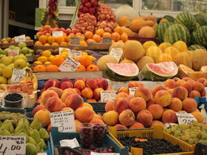 Цените на плодовете и зеленчуците продължават да вървят надолу през юли