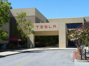 Tesla Model X се появява на автомобилния пазар на 29 септември