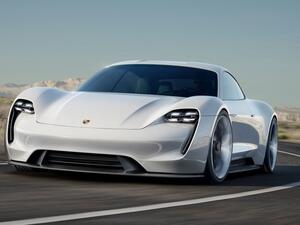 Porsche ще конкурира Tesla с нов електромобил (СНИМКИ)