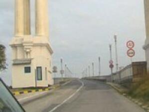 Затруднено е преминаването през Дунав мост в посока Румъния