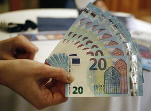 ЕЦБ запази лихвените проценти на рекордно ниските им нива на първата си среща за годината