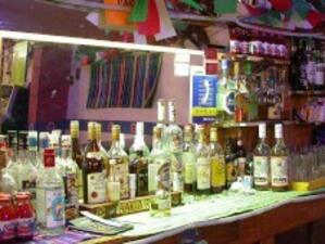 По варненските плажове масово се продава фалшив марков алкохол