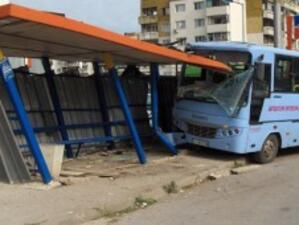 Автобус рани три жени на спирка във Враца