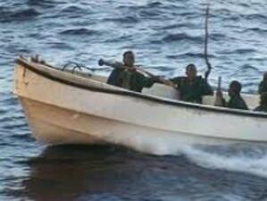 Сомалийски пирати отвлякоха товарен кораб в Аденския залив