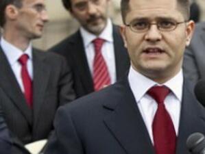 САЩ очаква оставката на сръбския външен министър
