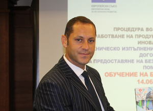 Бившият зам.-министър на икономиката Александър Манолев отива на съд за злоупотреби