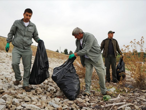 EVN България и риболовно сдружение “Олимпик 2002“ проведоха акция по почистване и зарибяване на язовир „Пясъчник“