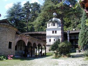 Пет манастира очакват обновяване с европейски средства