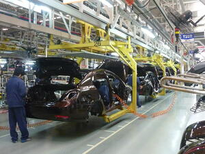Автомобилни компании възобновяват производството си в Китай