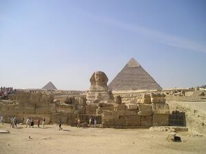 Заради вируса дезинфекцираха и района около пирамидите в Гиза