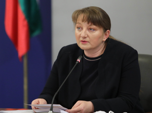 Министър Сачева: Схемата 60/40 ще продължи и след извънредното положение