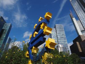 ЕЦБ: Банките от еврозоната очакват затягане на кредитните стандарти