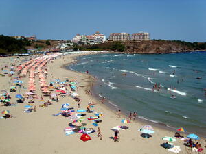Опасност от прегряване на плажа дебне туристите в разгара на летния сезон