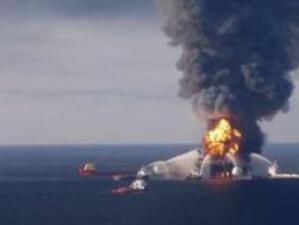 Горящата платформа в Мексиканския залив заплашва с голям петролен разлив