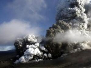 Вулканът в Исландия изхвърля до 300 хил. тона въглероден диоксид дневно