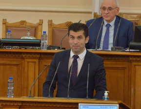 Правителството на Кирил Петков подава оставка