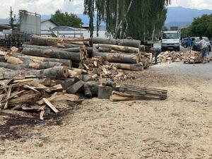 В Гърция започнаха да раздават безплатни дърва за огрев