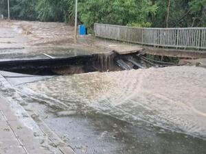 Бедствено положение в Царево заради проливен дъжд, затворен е основен път на юг 