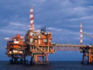 Петролът поевтиня заради опасенията от бавно възстановяване на търсенето