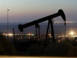Нов рязък скок на долара охлади петролните пазари