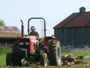 Фермерите у нас използват 22-годишни трактори
