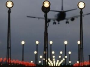 Авиокомпаниите прикриват истинската цена на билетите под формата на такси