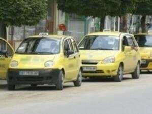 Таксиджии от Велико Търново събраха пари и направиха стоянка