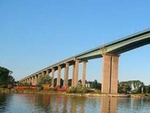 Слагат подвижни мантинели на Аспаруховия мост във Варна
