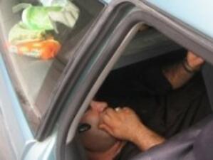 Младоженка пробвала да вкара незаконно в България мъжа си, скрит в багажник