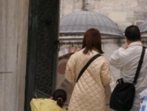 Посещенията на чужденци в България намаляват