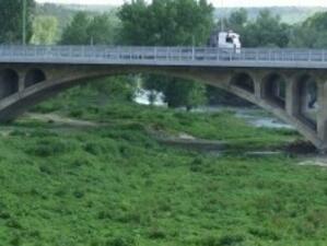 Ремонтът на моста край Бяла на път да спре