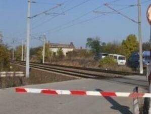 Лек автомобил счупи бариера на пловдивски жп прелез
