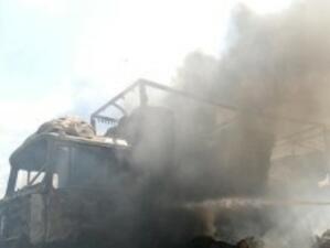 ТИР се самозапали, а друг се обърна в района на Хасково