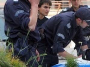 Раниха тежко полицай при престрелка с автокрадци в Своге