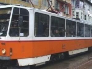 Аварирал трамвай затруднява движението в София