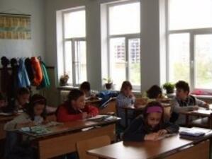 В 25 бургаски училища ще бъдат подменени 9000 кв. м дограма
